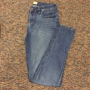 Like new! Hollister Super Skinny medium wash Jean